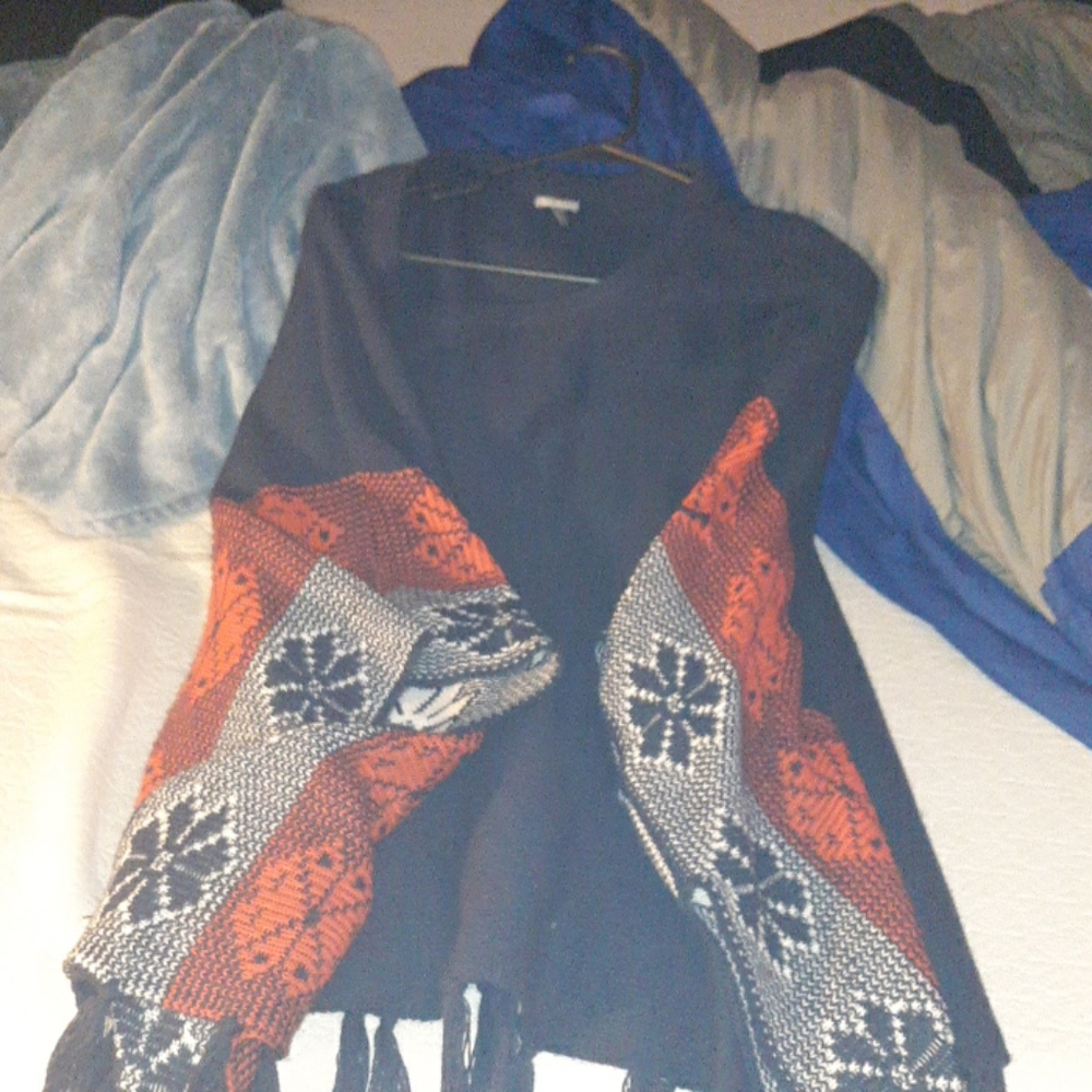 Charlotte ruse poncho